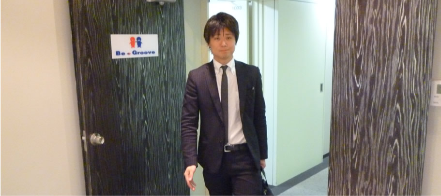 先輩社員の一日